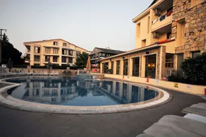 Greenpark Apartments - Pool