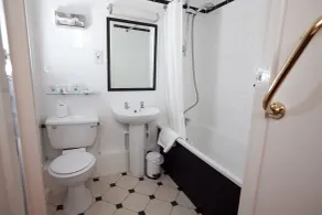 Uno Hotel Rose and Crown Tonbridge -PARKING FREE - Bathroom
