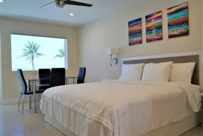 Diane Oceanfront Suites - Chambre