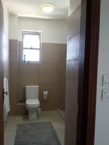 Shanzu Beach apartment with stunning Ocean view - Bathroom