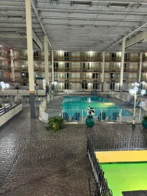 The Lodge Hotel and Banquets - Piscine