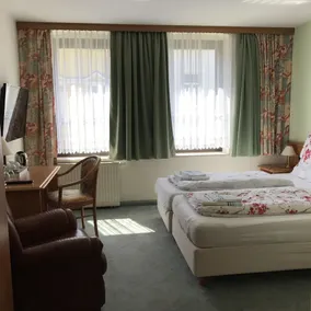 Hotel Zur Sonne - Room