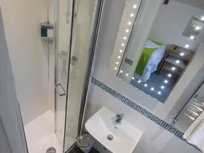 Y Giler Arms - Baño