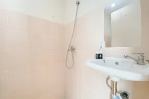 Good And Homey 2Br At Apartment Green Palm Residence - Badrum
