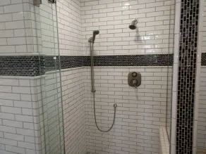 The Tiskilwa Inn - Bathroom