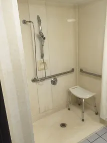 Quality Inn & Suites Gibsonia - Pittsburgh North - Salle de bain