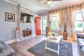Walk to Dining & Parks! Baltimore Home w/ Yard - Interior