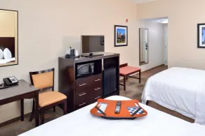 Hampton Inn & Suites California University-Pittsburgh - Zimmer