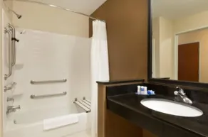 Country Inn & Suites by Radisson, Bismarck-Mandan - Salle de bain