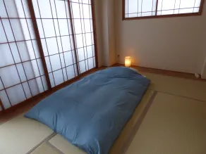 Guesthouse Hyakumanben Cross - Chambre