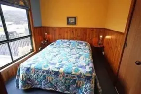 Bicheno's A Plus Apartments - Room