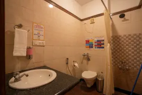 goSTOPS Bengaluru, Gandhi Nagar Majestic - Private Rooms & Dorms - Casa de banho