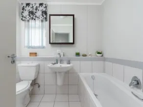 Century City Boutique Apartments - Badezimmer