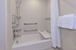 Fairfield by Marriott Inn & Suites Grand Rapids North - Bathroom