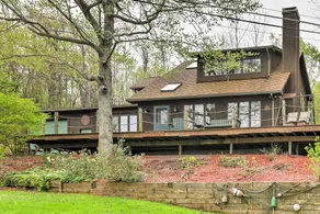 Bayfront Home w/ Dock & Deck in Wolcott! - Innvendig