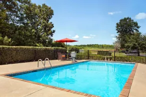 Super 8 by Wyndham Clinton - Piscine