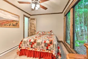 3 Mi to Beech Mtn: Treetop Cabin w/ Deck & Views - Interiör