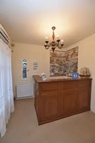 Mata's Apartments - Mostrador de check-in y check-out