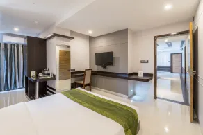 Treebo Raj Premier, Indiranagar - Rom
