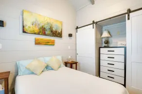 Flat Rock Tiny Home: BBQ-Ready Patio & Pool Access - Innvendig