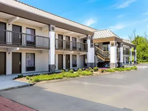 Farragut Inn & Suites - Façade de l’hébergement