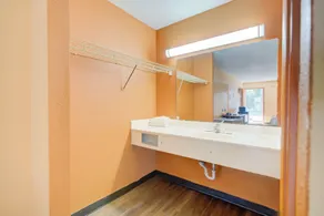 Hotel O Deluxe Inn Kingstree SC HWY 52 - Badezimmer