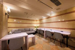 BE FREE HOTELS甲府は2025年8月にカップル専用のホテルをフルリノベーションした まったく新しいスタイルのホテルです様々なご利用者様の自由な過ごし方を提供するホテルとしてBE FREE HOTELsと名付けました - Receção