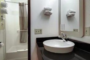 Motel 6-Colby, KS - Bathroom