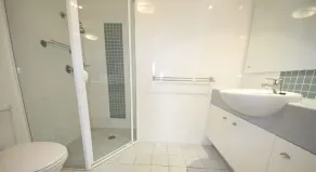 Jubilee Apartment 10 2 Paragon Ave SWR - Bathroom