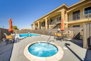 Quality Inn & Suites Victorville – Hesperia - Pool