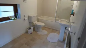Court Farm Holiday Cottages - Salle de bain