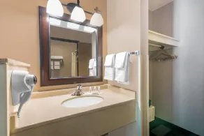 Days Inn by Wyndham Watertown - Bathroom