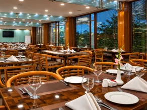 Hotel Crown Plaza Islamabad - Restaurant