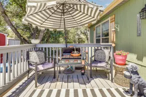 Fun w/ Family! Clearlake Getaway w/ Private Yard - Interiør