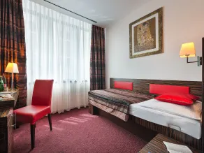 EA Hotel Crystal Palace - Room