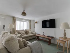 Tavern Way - Wohnzimmer