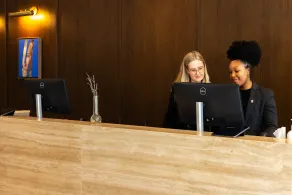 Metcalfe Hotel Montréal by Gray Collection - Resepsjon