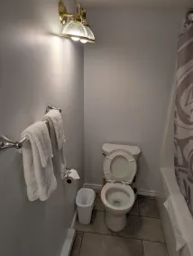 Gordie's Inn & Suites - Badezimmer