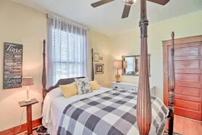 Historic Mountain Home Haven w/ Large Yard! - Interni