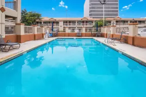 Quality Inn & Suites Dallas-Cityplace - Pool