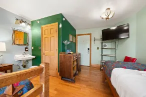 Qupqugiaq Inn - Room