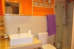 Cloe Mar - Bathroom