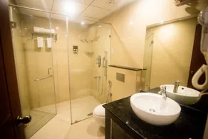 Kingston Hotel - Bathroom