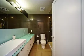 Central City Suites with Free Parking - Badezimmer