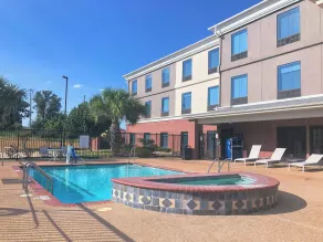 Holiday Inn Express & Suites Hearne by IHG - Pool