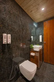 The Charvi Retreat Kufri I Vacations I Conference I MICE I Family Events I Open Air Terrace I Sky Bonfire I Wooden Rooms With Pvt Balconies I Kufri by Exotic Stays - Bathroom
