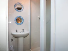 171 Seatown - Bathroom