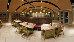 Crowne Plaza Charleston by IHG - Restaurant
