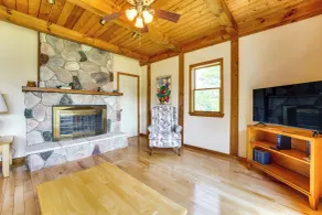 Boat Nearby: Barters Island Home w/ Views - Interiör