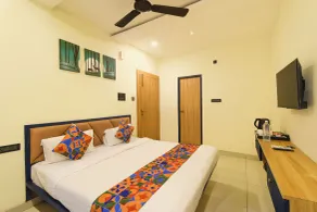 FabHotel Lake View Castle - Chambre